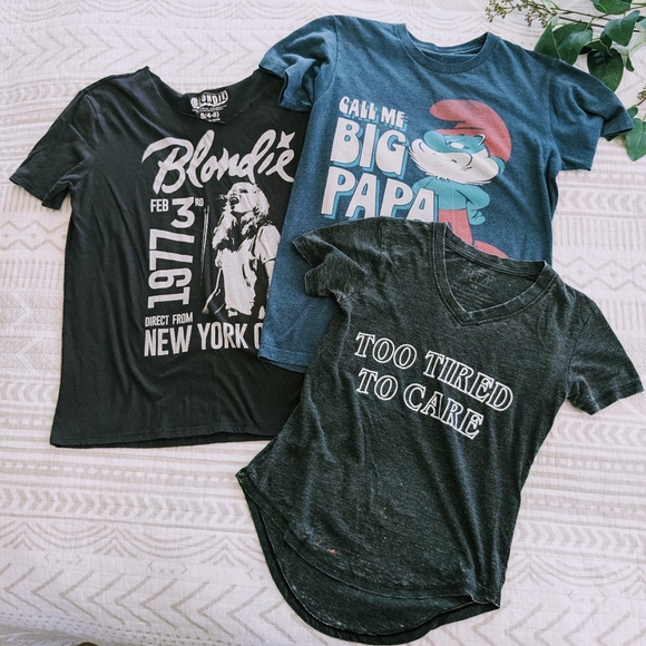 Graphic tee bundle XS/S - Picture 2 of 11